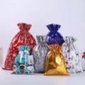 Weihnachtliche Kordelzug Geschenktüten Set, festliche Alufolie Feiertag Verpackung Beutel. - 5 Stück pro Stil Kombi / Gruppe A 6 Stile 30 Stück