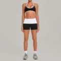 Schwarzes und weißes Yoga-Set mit Neckholder und Shorts mit umschlagbarem Bund für Fitness. - S / Oberteil Und Unterteil / Schwarz