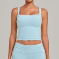 Hellblaues Sport Yoga Tanktop mit quadratischem Ausschnitt, doppelstoffiges Fitness Oberteil. - Serenity Blau