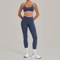 Completo yoga blu a contrasto con reggiseno sportivo e leggings a vita alta per fitness. - Taglia S / Top E Pantaloni / Blu Medaglione