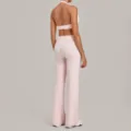 Hellrosa Neckholder Yoga Set Sportbekleidung mit kurzem Top und langen Schlaghosen. - S / Oberteil und Unterteil / Ballettrosa