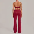 Bordeauxrotes Halter Yoga Set, stylischer Sport-BH und bequeme lange Schlaghose. - S / Oberteil und Unterteil / Rubinrot