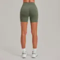 Short da yoga a vita alta con effetto push up per donna, pantaloncini sportivi verde oliva. - Taglia S / Pantaloni e gonne / Verde Cachi