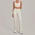 Ensemble de yoga blanc avec soutien-gorge de sport dos nu et pantalon évasé assorti pour le fitness. - Gris Pierre Chaud