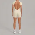 Combinaison de yoga dos nu à manches courtes pour femme vêtement de fitness beige. - Beige