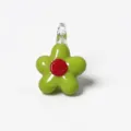 Ciondolo fiore in vetro verde accessorio per gioielli fai da te con centro rosso. - Verde
