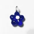 Ciondolo fiore in vetro blu con centro bianco e anello trasparente per gioielli fai da te. - Blu scuro