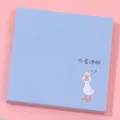 Lindas notas adhesivas azules con divertida ilustración de pato, ideales para estudiantes y oficina. - ¿Qué miras pato?