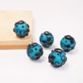 Perline in vetro satinato blu retrò con motivi neri, ideali per la creazione di gioielli fai da te. - 18mm / Blu Pavone