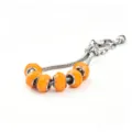 Oranger facettierter Glas-Charm-Armband mit silberner Schlangenkette und hellen Perlen. - 9*14mm / B Orangegelb
