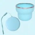 Tasse d'eau de voyage pliable en silicone portable 200ml en bleu avec couvercle et lanière - Bleu