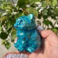 Handgefertigte Aura Kristall Katze Figur, 8cm natürlicher Edelstein geschnitzte Deko. - Himmelblau