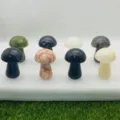 Vue détaillée de figurines de champignons en pierre naturelle sculptée, belle déco cristal. - Matériau Spécifié