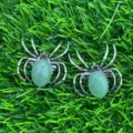 Green stone spider brooch pendant detail shot, vintage silver tone alloy insect jewelry. - Green Aventurine