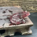 Handgefertigte Kristall Frosch Figur aus Edelstein Tier Schnitzerei fur Heim Dekoration - Erdbeerquarz