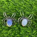 Spilla pendente ragno, lega color argento con gemma opale, gioiello insetto dettagliato. - Opale