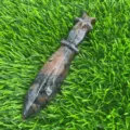 Scultura di pugnale in cristallo di pietra naturale, coltello in pietra da 12cm per decoro. - Pietra di Sesamo