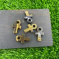 Colgante Ankh de piedra natural de 3cm cristal ojo de tigre cruz egipcia en detalle - Ojo de tigre