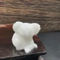 Escultura de talla de animal de piedra preciosa koala de cristal blanco miniatura 3cm - Jade Blanco