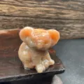 Escultura de animal koala hecha de cristal de piedra natural tallada a mano 3cm - Aventurina Naranja