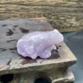 Figurine de grenouille en cristal violet, sculpture d'animal en pierre precieuse. - Phosphosiderite
