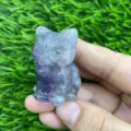 Kristall sitzende Katzenfigur, 4cm Naturstein süße kleine Katzen Schnitzerei Dekoration. - Fluorit