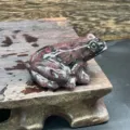 Figurine de grenouille mignonne en cristal et pierre semi-précieuse naturelle de 4cm. - Grenat
