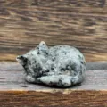 Figurine de chat endormi en cristal naturel sculpté à la main 4cm sculpture déco maison - Pierre de bord de route