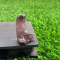 Pierre naturelle Mère Terre Gaia figurine de sculpture en cristal pour la décoration maison. - Quartz Fraise