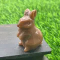 Natuursteen konijn beeldje, bruine edelsteen kristal dier snijwerk, 4cm miniatuur. - Rode Aventurijn