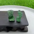 Figurine de torse féminin en cristal vert, sculpture miniature en pierre naturelle, 30mm. - Quartz Fraise Vert