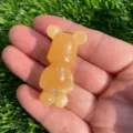 Statuetta di orso in pietra naturale, 1.5 pollici scultura in pietra preziosa giallo - Steatite Dorata
