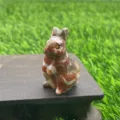 Natuurlijke edelsteen snijwerk konijn beeldje 4cm schattige dierensculptuur voor bureau - Oogagaat