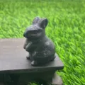 Kleine natuursteen konijn figuur 4cm, handgesneden edelsteen dier sculpteur variant. - Pruimenbloesem Jade