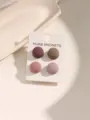 Gedetailleerde close-up van vier matte kleurrijke ronde hijab magneten op displaykaart. - Set van 4 Paar / Roze tinten