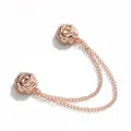 Roségouden magnetische kledingclip met dubbele ketting voor het verstellen van de taille. - Gepolijste camellia roségoud