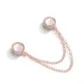 Roségouden magnetische kledingklemmen met roze kattenoogsteen en sprankelende kristallen ketting. - Roségoud