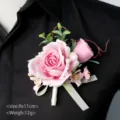 Rosa Rosen Hochzeits-Ansteckblume für den Bräutigam mit eleganter schöner Schleife. - Ansteckblume / 9x11cm / Dunkelrosa