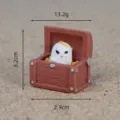 Miniatur Cartoon Geist Figur in Schatztruhe, süßes Auto Desktop Ornament und DIY Zubehör. - Geist versteckt in Schatztruhen