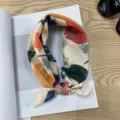 Vintage abstract bloemenprint vierkante sjaal, lichtgewicht dunne halsdoek voor zomer. - Afbeelding #1