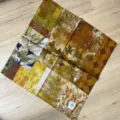 Vue détaillée d'un carré de foulard en coton rétro japonais avec patchwork artistique. - Écharpe Carrée Feuille d'Automne