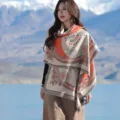 Etnischer Stil Damen doppelseitig Jacquard Kaschmir-Gefühl Schal, Reise warme Schal Variante. - Mondlicht-Herbstblumen - Beige & Orange