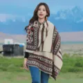 Ethischer Stil Wendejacquard Kaschmirgefuehl warme Damen Schal Cape fuer Reisen - Ethno-Pinselstil - Beige, Schwarz & Rot