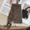 Bruine gebreide sjaal met jacquard motief en kralen bandjes, retro winter nek accessoire. - 02_ Vintage roodbruin