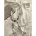 Vintage linnen lint sjaal ketting met houten kraaltjes en elegante bloemenprint zomer. - Wit Bloemenprint
