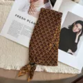 Retro knitted neckerchief featuring jacquard pattern and bead detail, stylish autumn wear. - 05_Vintage Floral Orange