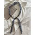 Blauw gestreepte kralen lint sjaal ketting, in unieke literaire retrostijl voor dames. - Blauw Gestreept