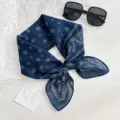 Koreaanse stijl donkerblauwe paisley vierkante sjaal katoen linnen gevoel haarband 70x70cm - Paisley Hexagram / Marineblauw