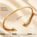 Edelstahl Offener Armreif 18K Vergoldet Minimalistisches Kugel Armband für Damen - Gold mit Abstandsstruktur