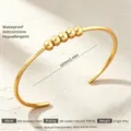 Minimalistisches offenes Armband aus Edelstahl mit 18K vergoldeten Perlen für Damen. - Gold Fünf Perlen